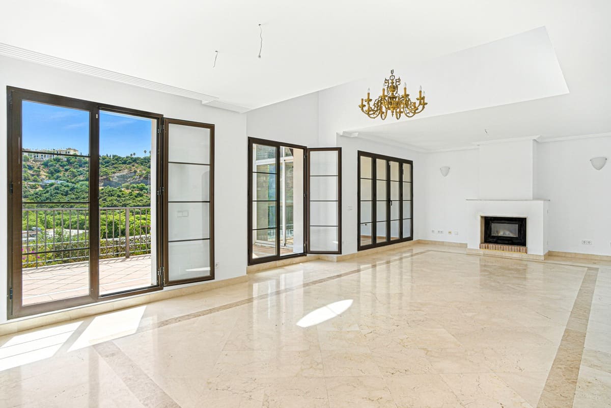 4 soveværelse Byhus til salg i Los Arqueros med swimmingpool garage - € 810.000 (Ref: 9186292)