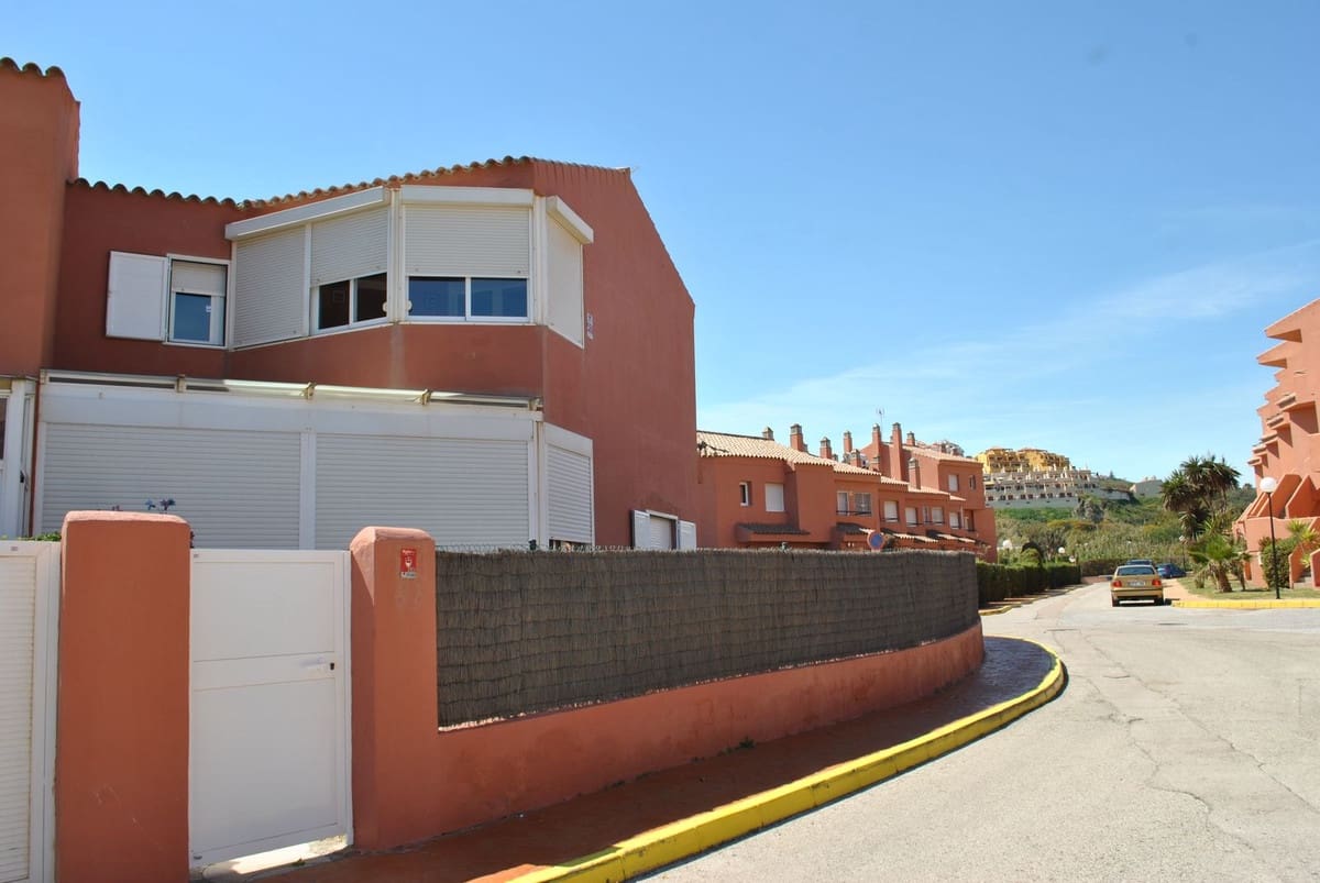 4 soveværelse Byhus til salg i Manilva med swimmingpool garage - € 467.000 (Ref: 9186298)