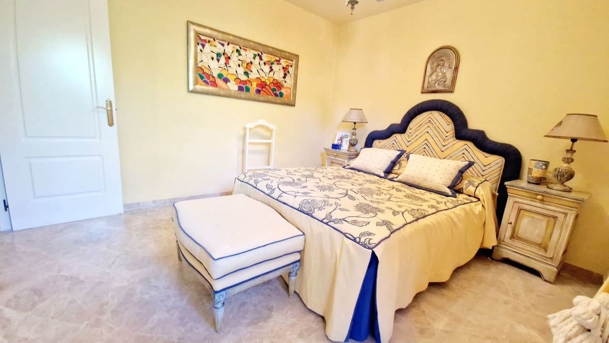 4 soveværelse Byhus til salg i Manilva med swimmingpool garage - € 467.000 (Ref: 9186298)