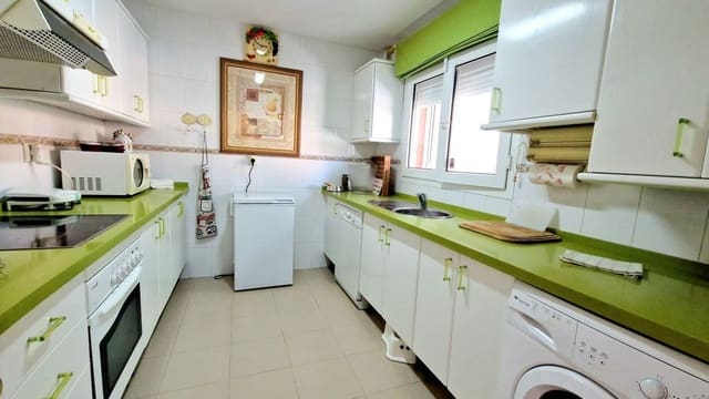 4 soveværelse Byhus til salg i Manilva med swimmingpool garage - € 467.000 (Ref: 9186298)