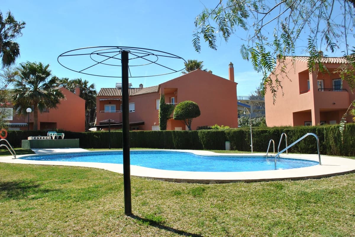 4 soveværelse Byhus til salg i Manilva med swimmingpool garage - € 467.000 (Ref: 9186298)