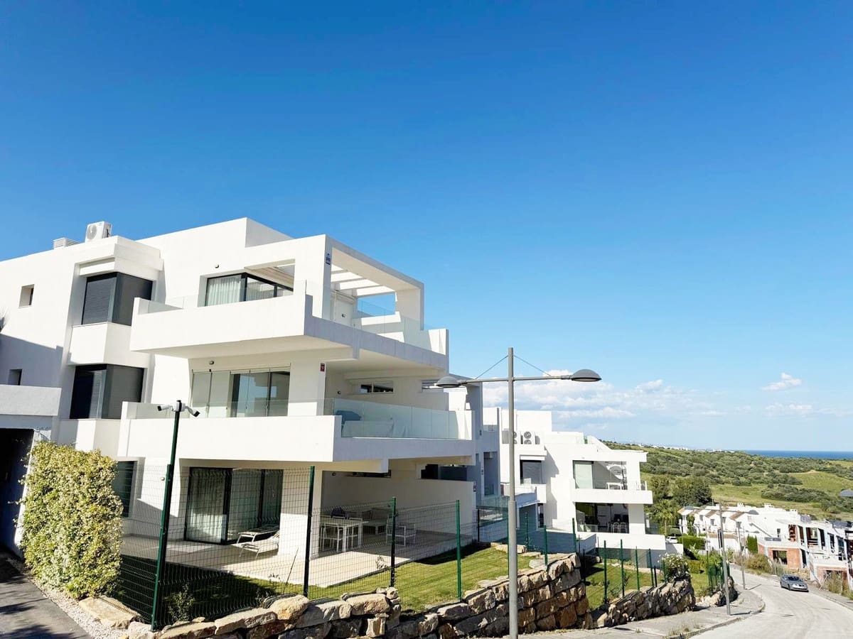 3 chambre Penthouse à vendre à Estepona avec piscine garage - 649 000 € (Ref: 9191698)