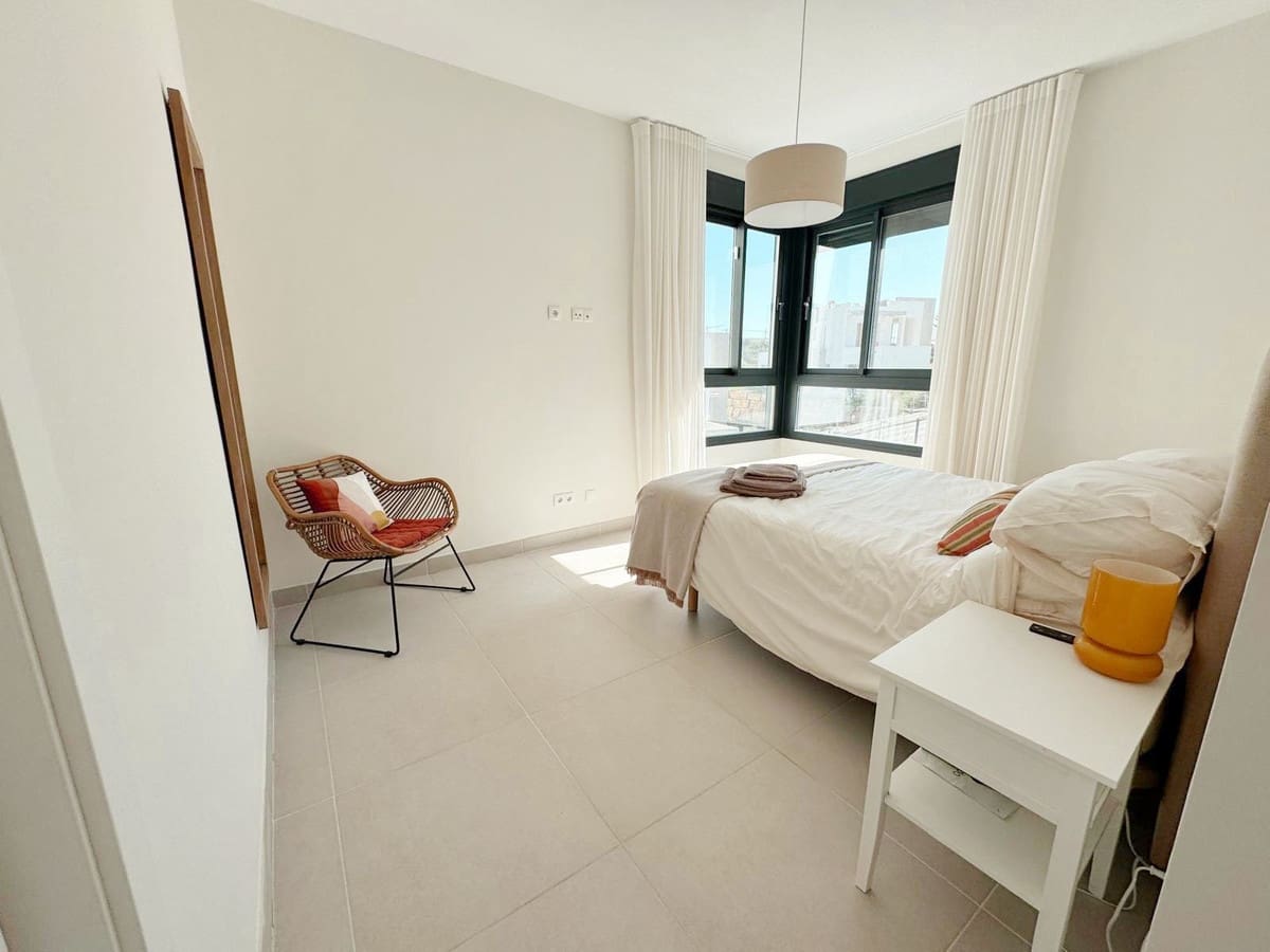 3 chambre Penthouse à vendre à Estepona avec piscine garage - 649 000 € (Ref: 9191698)