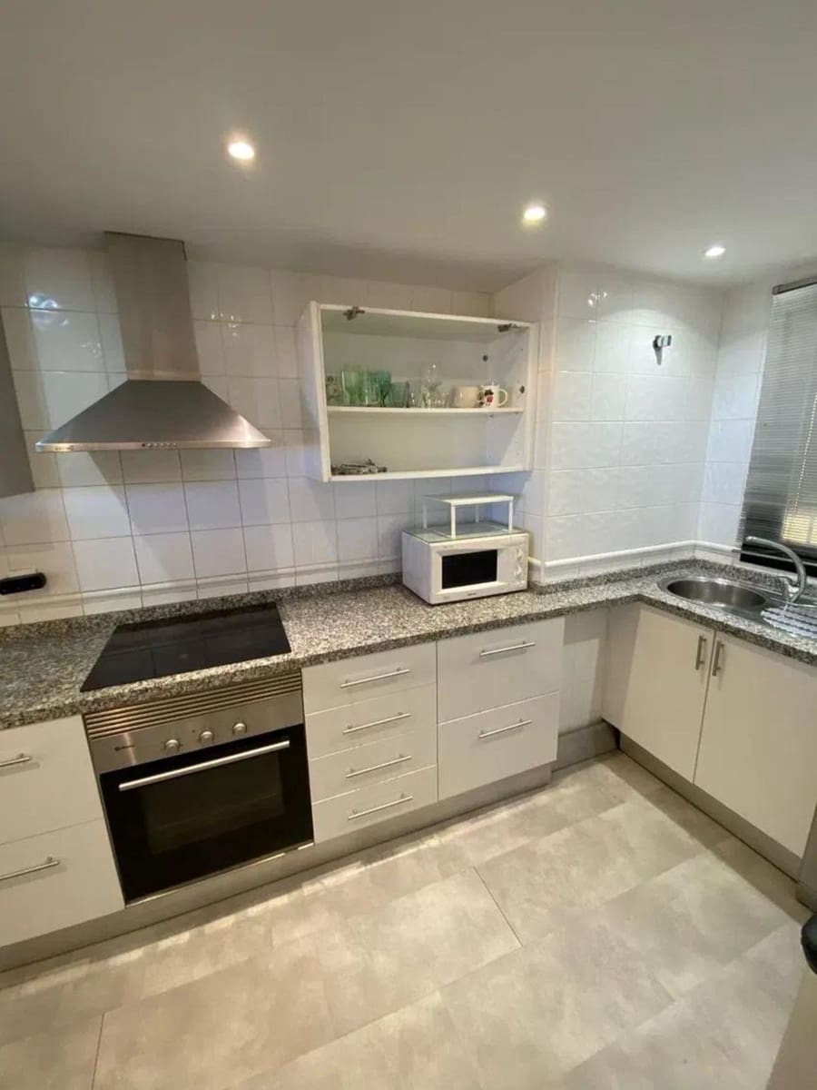 4 camera da letto Attico in vendita in New Golden Mile con piscina garage - 590.000 € (Rif: 9191699)