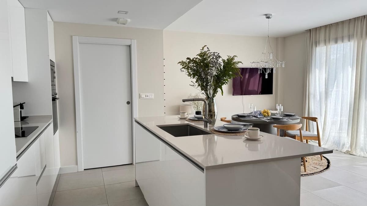 3 bedroom Apartment for sale in Estepona with pool garage - € 695,000 (Ref: 9191804)
