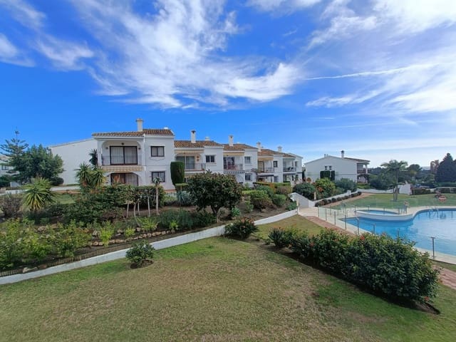 2 soverom Penthouse til salgs i El Paraiso, Estepona med svømmebasseng garasje - € 320 000 (Ref: 9193179)