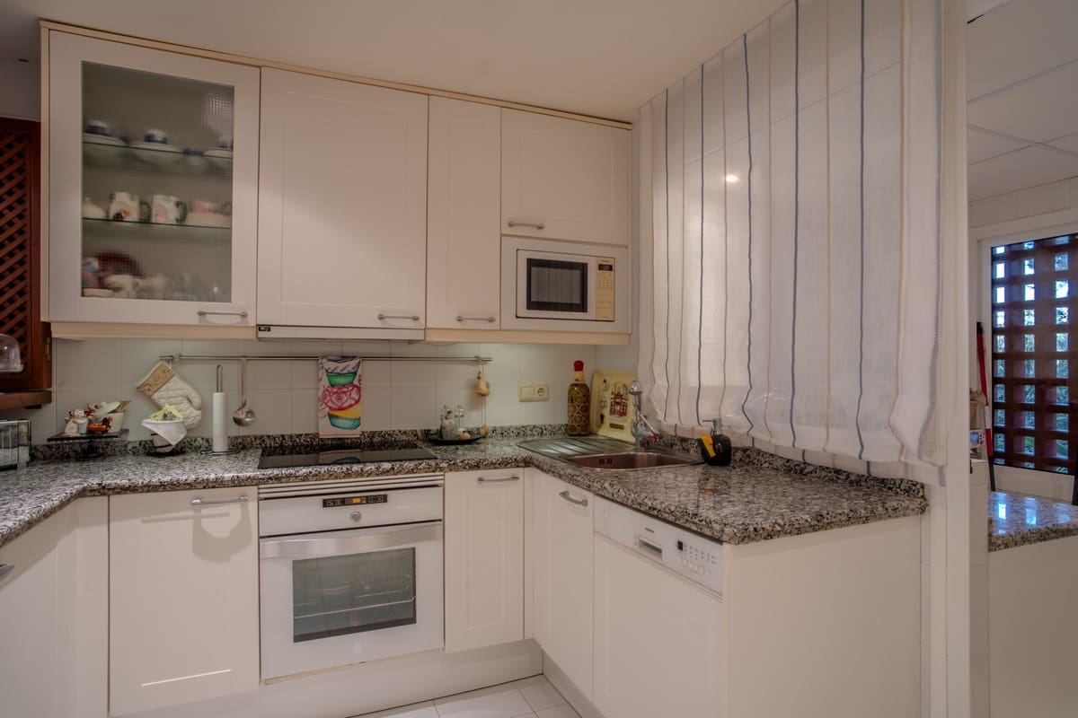 3 quarto Penthouse para venda em Estepona com piscina garagem - 1 900 000 € (Ref: 9193180)