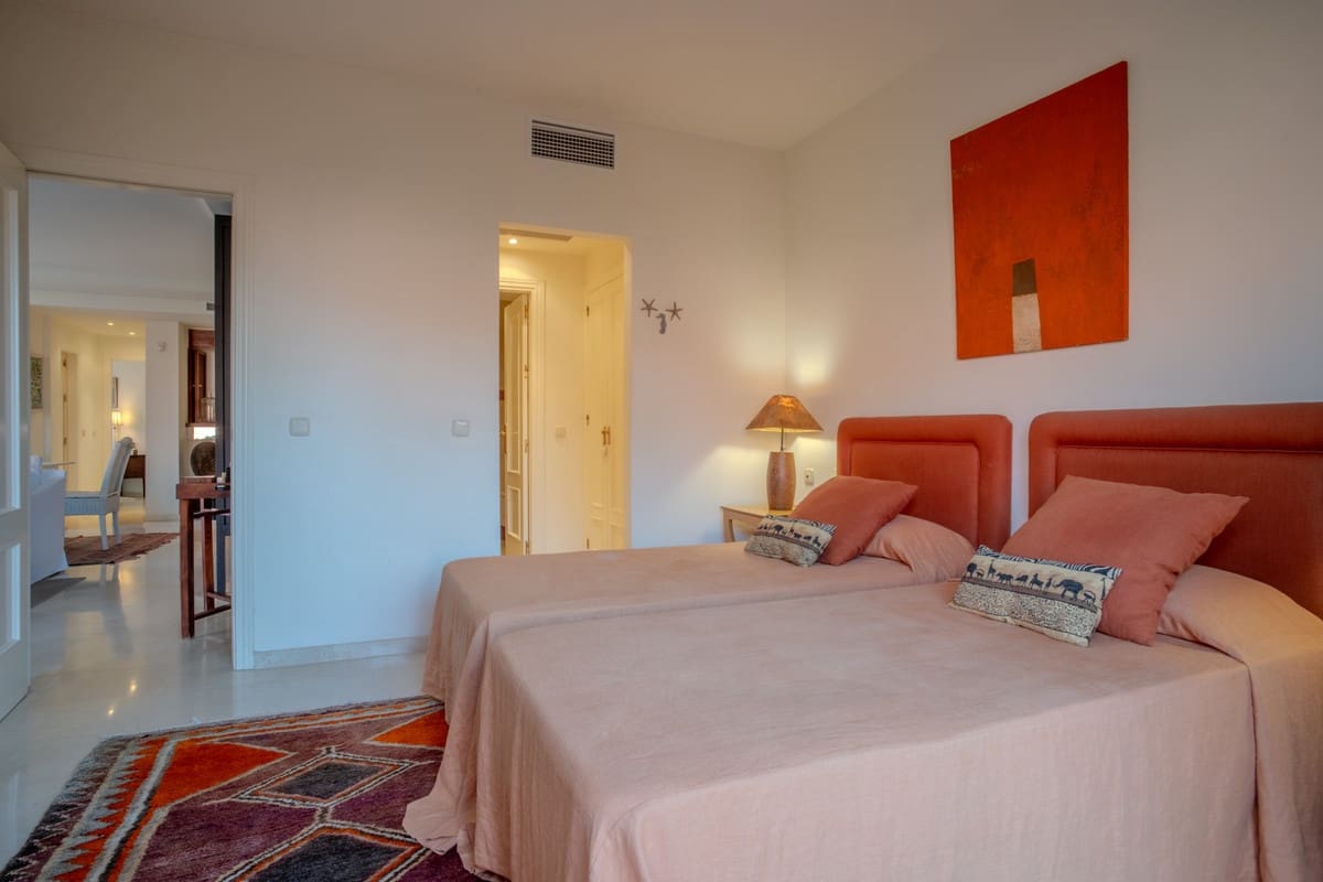 3 quarto Penthouse para venda em Estepona com piscina garagem - 1 900 000 € (Ref: 9193180)