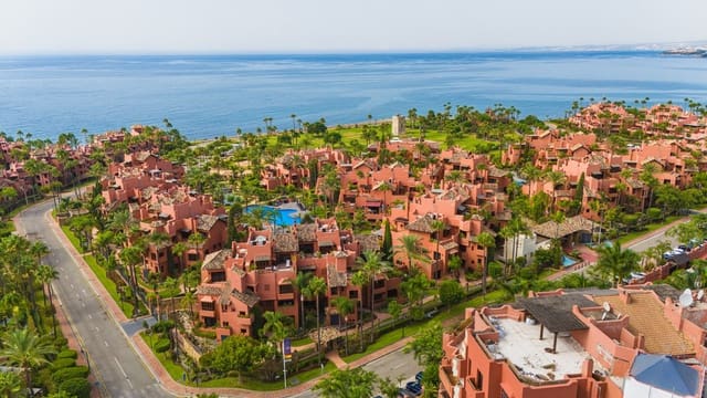 3 quarto Penthouse para venda em Estepona com piscina garagem - 1 900 000 € (Ref: 9193180)