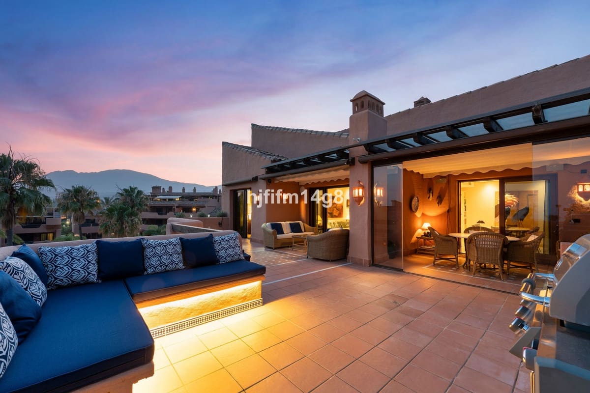 3 Zimmer Penthouse zu verkaufen in Estepona mit Pool Garage - 1.695.000 € (Ref: 9193181)