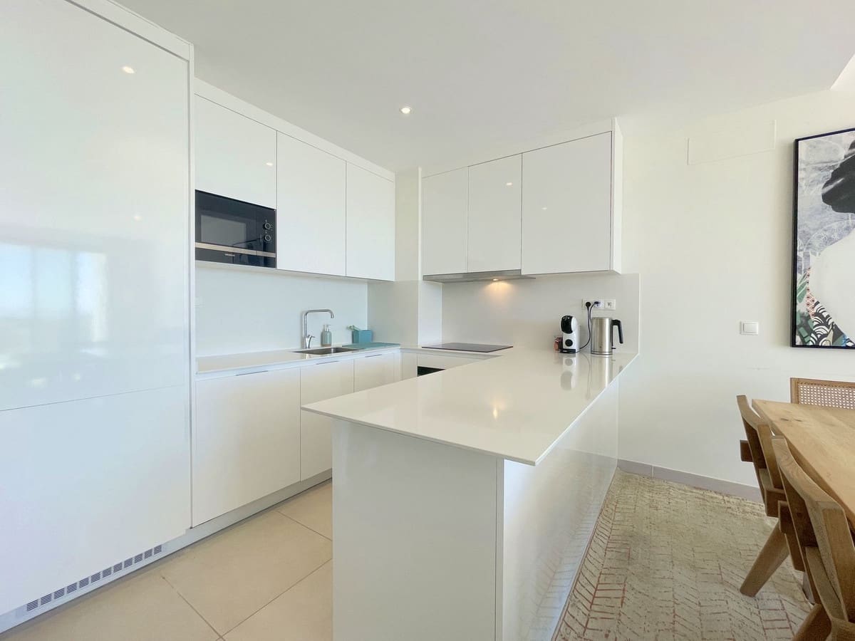 3 chambre Penthouse à vendre à Estepona avec piscine garage - 755 000 € (Ref: 9193182)