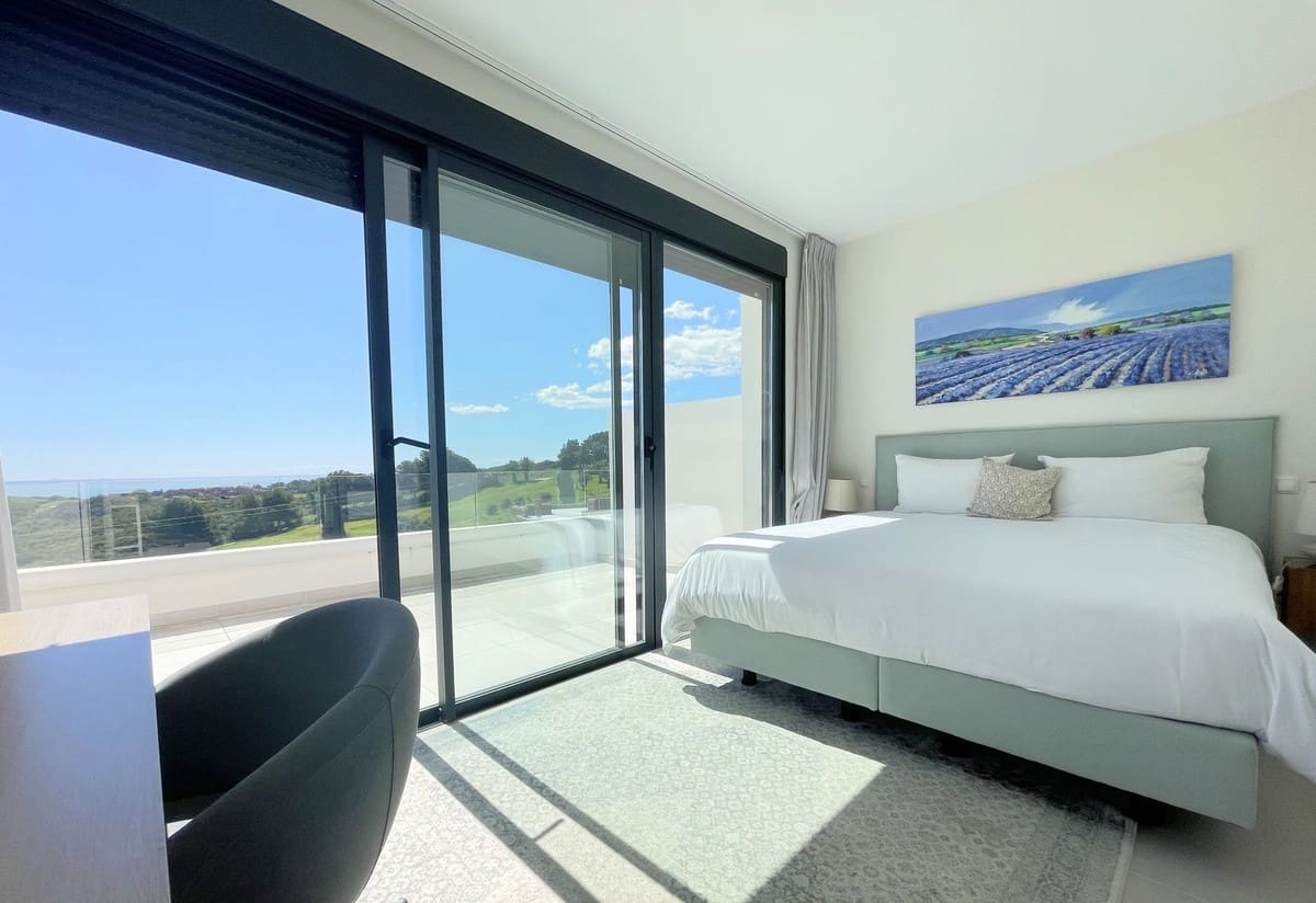 3 chambre Penthouse à vendre à Estepona avec piscine garage - 755 000 € (Ref: 9193182)