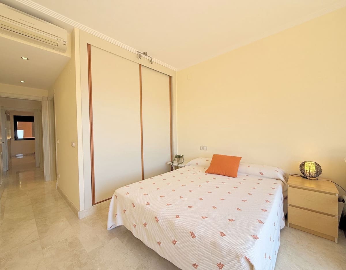 2 makuuhuone Huoneisto myytävänä paikassa Estepona mukana uima-altaan 
autotalli - 397 000 € (Ref: 9193252)