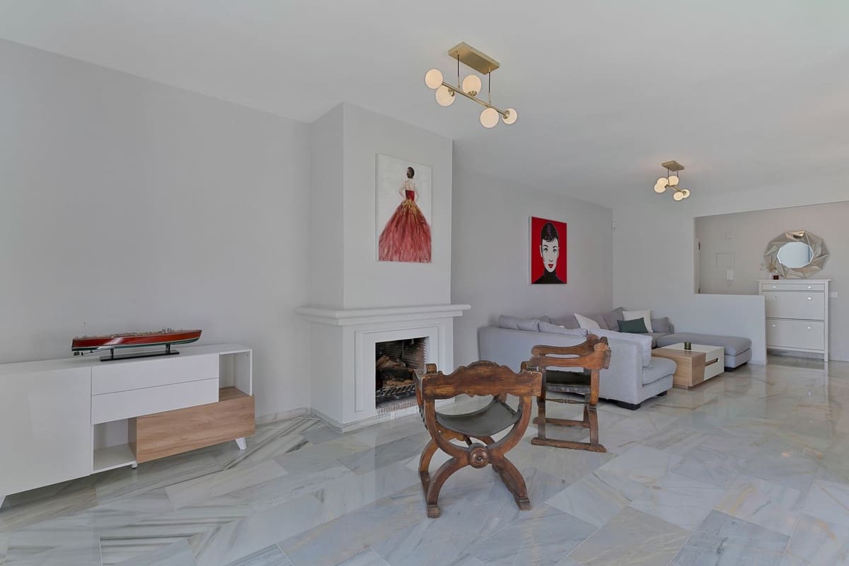 3 chambre Penthouse à vendre à Estepona avec piscine garage - 399 000 € (Ref: 9197317)