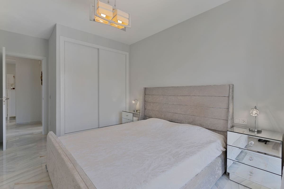 3 chambre Penthouse à vendre à Estepona avec piscine garage - 399 000 € (Ref: 9197317)