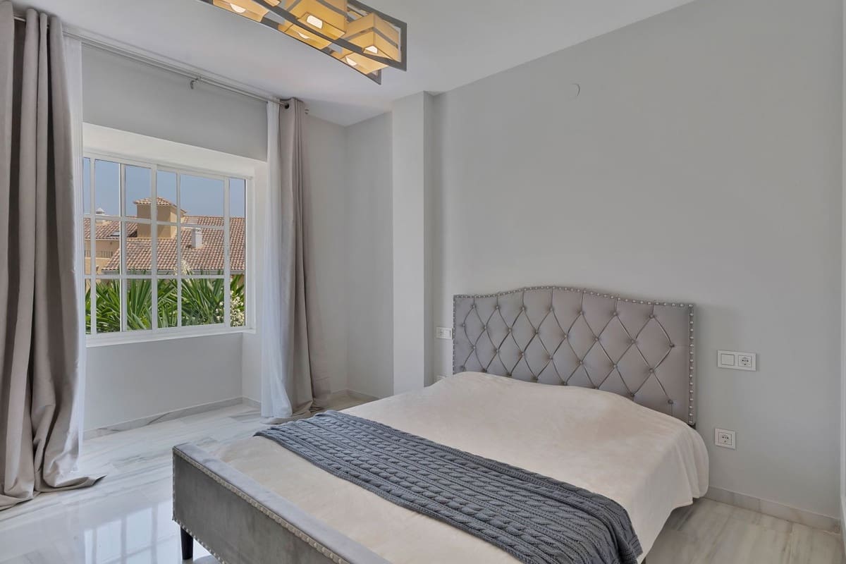 3 chambre Penthouse à vendre à Estepona avec piscine garage - 399 000 € (Ref: 9197317)