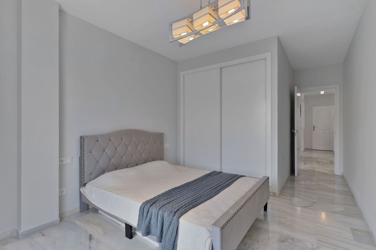 3 chambre Penthouse à vendre à Estepona avec piscine garage - 399 000 € (Ref: 9197317)