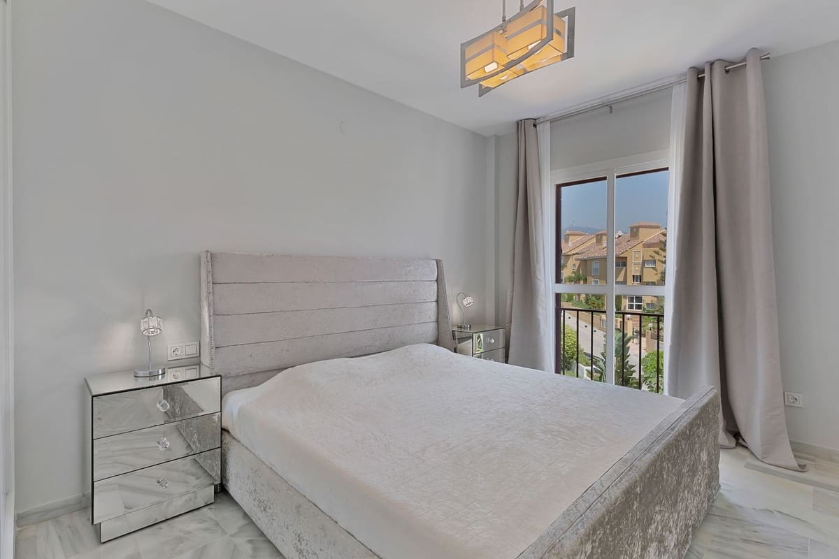 3 chambre Penthouse à vendre à Estepona avec piscine garage - 399 000 € (Ref: 9197317)