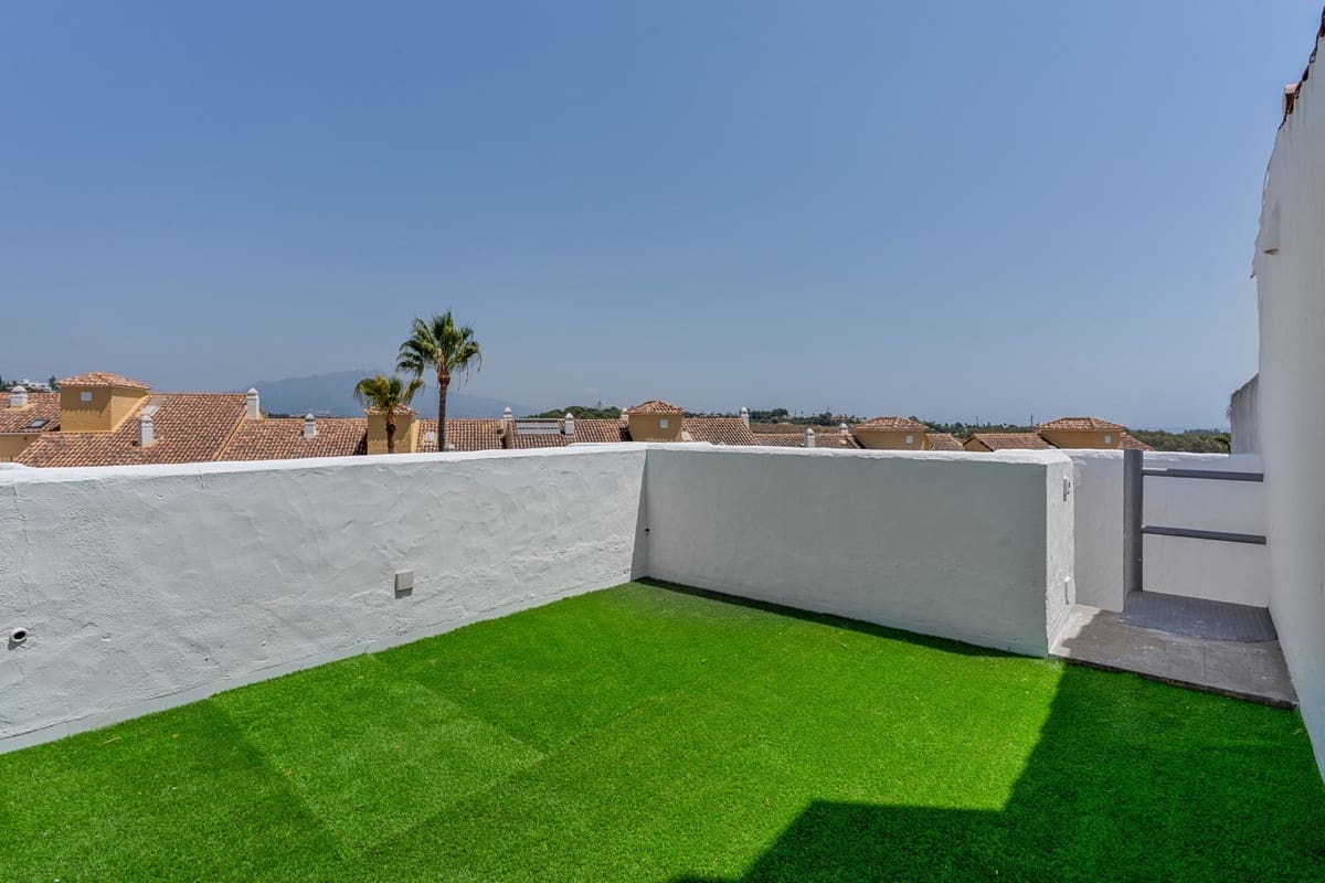 3 chambre Penthouse à vendre à Estepona avec piscine garage - 399 000 € (Ref: 9197317)