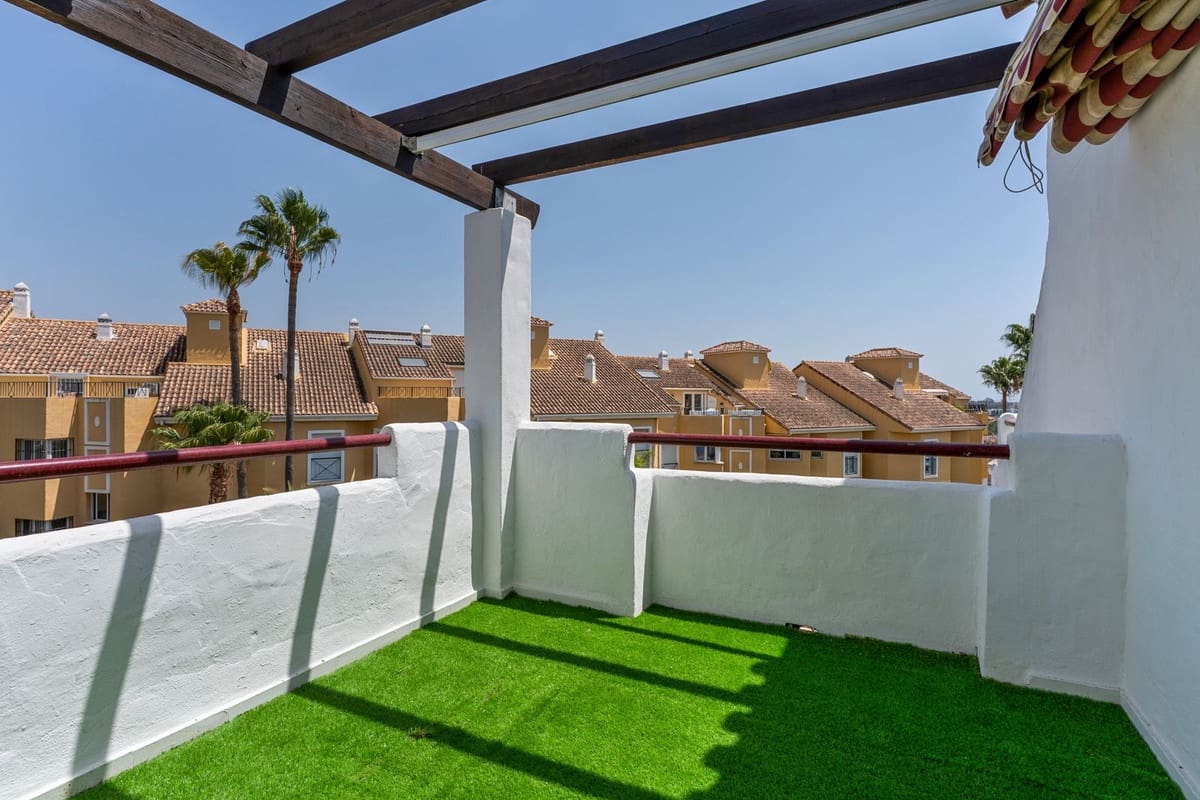 3 chambre Penthouse à vendre à Estepona avec piscine garage - 399 000 € (Ref: 9197317)