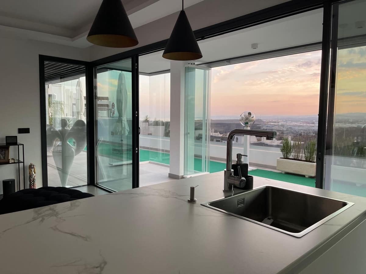 3 quarto Penthouse para venda em Estepona com piscina garagem - 1 250 000 € (Ref: 9197319)