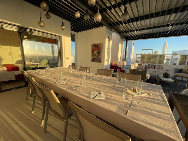 3 quarto Penthouse para venda em Estepona com piscina garagem - 1 250 000 € (Ref: 9197319)