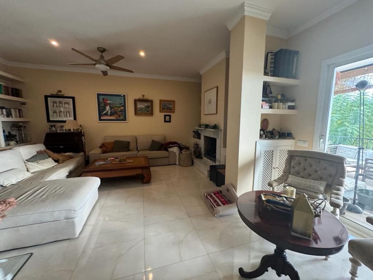 4 soverom Hus til salgs i Nueva Andalucia med svømmebasseng garasje - € 800 000 (Ref: 9199972)