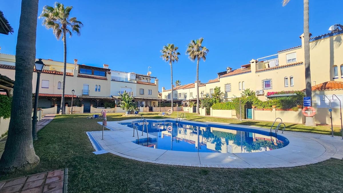 4 sovrum Hus till salu i Bahia de Casares med pool - 675 000 € (Ref: 9201995)
