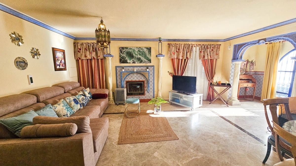 4 sovrum Hus till salu i Bahia de Casares med pool - 675 000 € (Ref: 9201995)