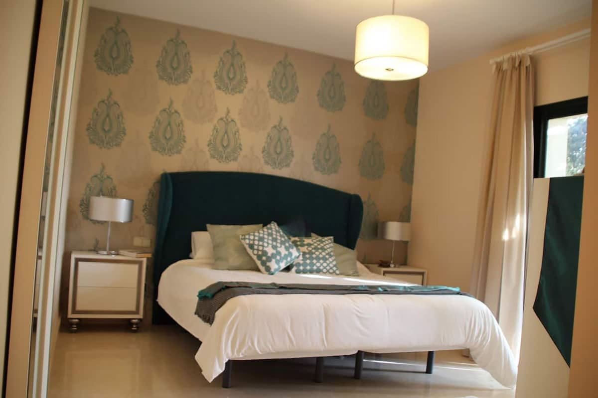 2 soverom Leilighet til salgs i Benahavis med svømmebasseng garasje - € 499 000 (Ref: 9211367)