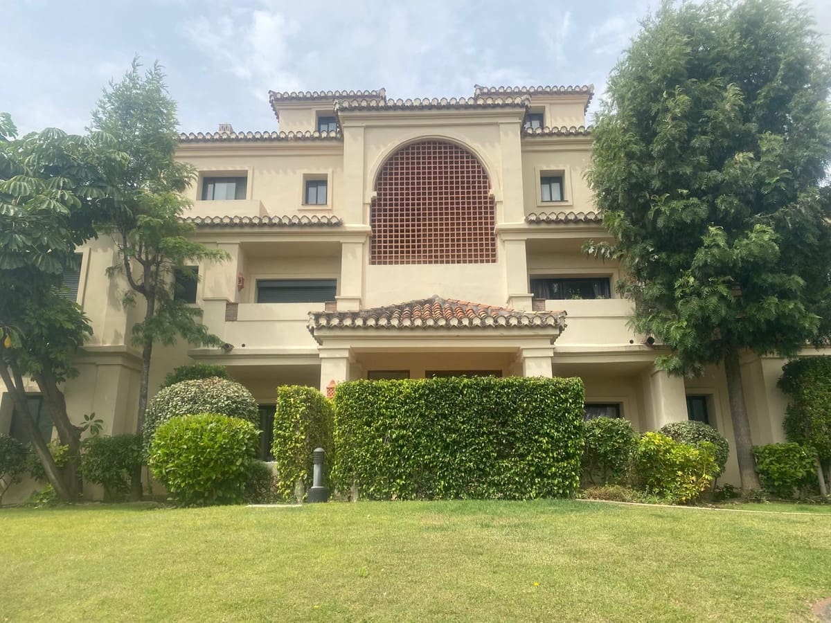 2 soverom Leilighet til salgs i Benahavis med svømmebasseng garasje - € 499 000 (Ref: 9211367)