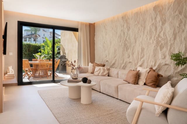 4 makuuhuone Omakotitalo myytävänä paikassa Puerto Banus, Marbella mukana uima-altaan 
autotalli - 1 695 000 € (Ref: 9211510)