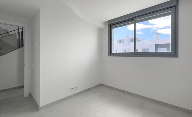 4 soverom Hus til salgs i San Pedro de Alcantara, Marbella med svømmebasseng garasje - € 1 300 000 (Ref: 9211511)