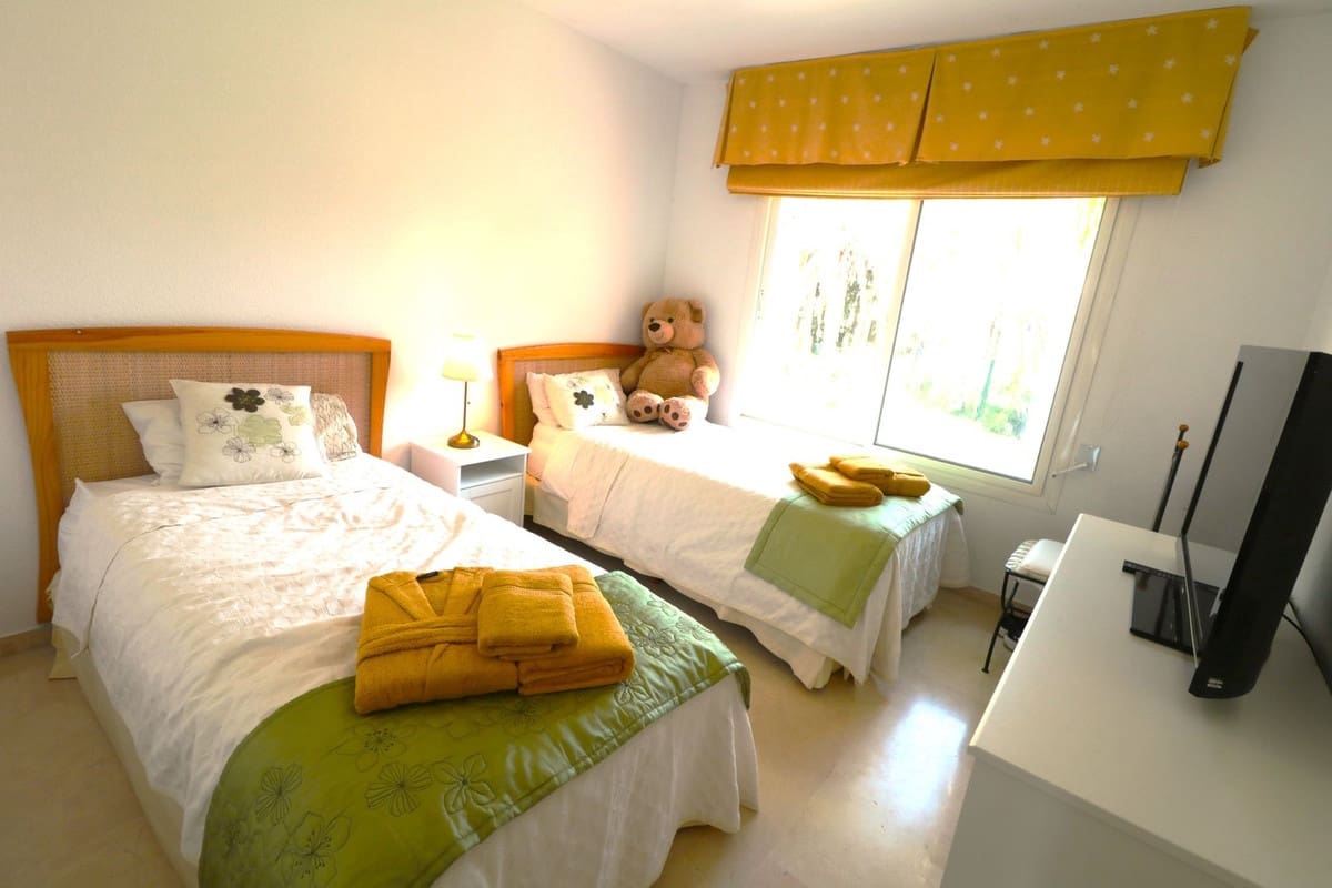 2 makuuhuone Huoneisto myytävänä paikassa New Golden Mile mukana uima-altaan - 499 000 € (Ref: 9231893)