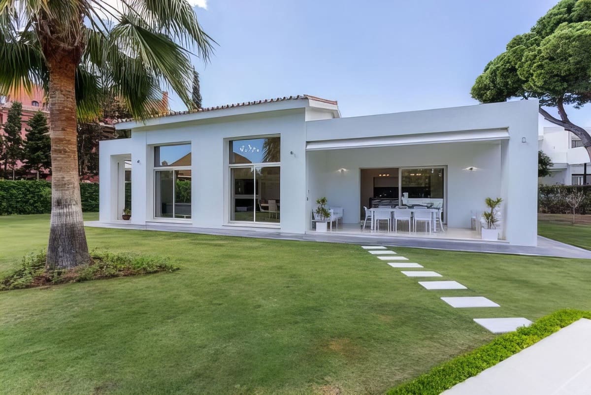 3 soverom Villa til salgs i Guadalmina med svømmebasseng garasje - € 2 200 000 (Ref: 9235187)
