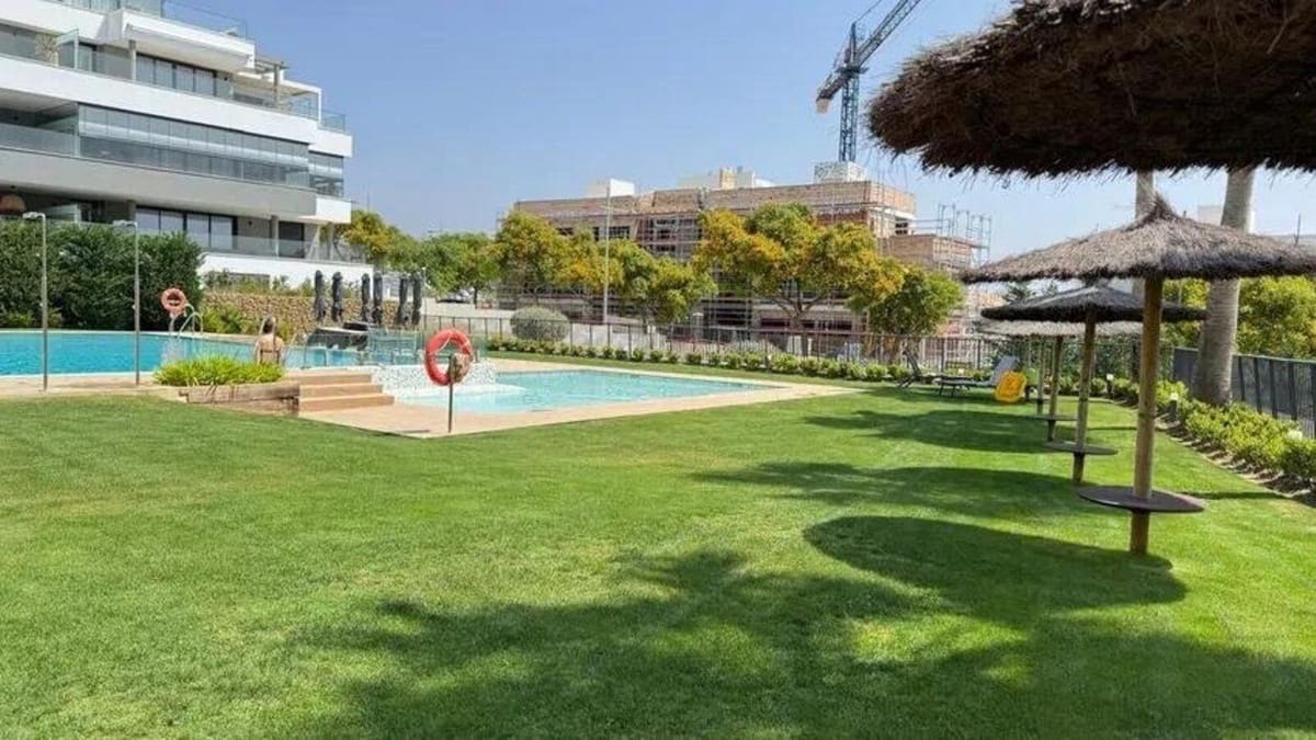 3 quarto Apartamento para venda em Estepona com piscina garagem - 695 000 € (Ref: 9235191)