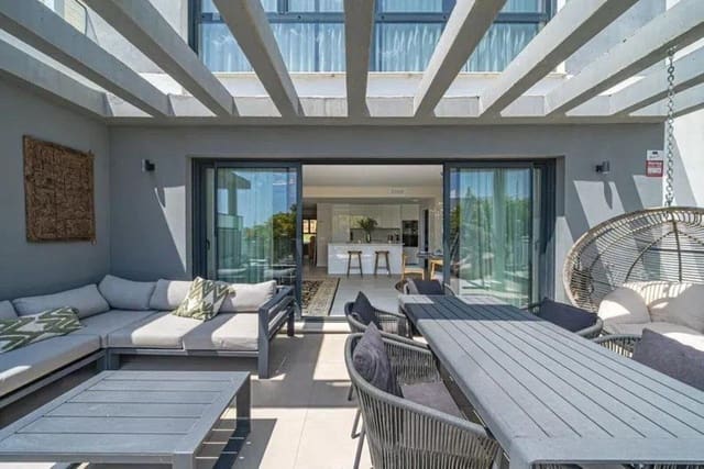 3 quarto Apartamento para venda em Estepona com piscina garagem - 695 000 € (Ref: 9235191)