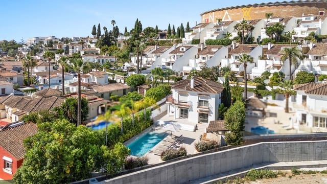 5 makuuhuone Huvila myytävänä paikassa Nueva Andalucia, Marbella mukana uima-altaan 
autotalli - 2 295 000 € (Ref: 9238778)