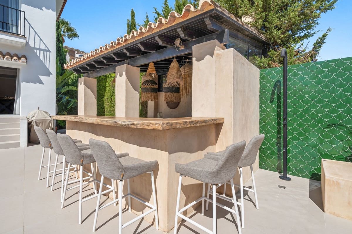 5 makuuhuone Huvila myytävänä paikassa Nueva Andalucia mukana uima-altaan 
autotalli - 2 295 000 € (Ref: 9238778)