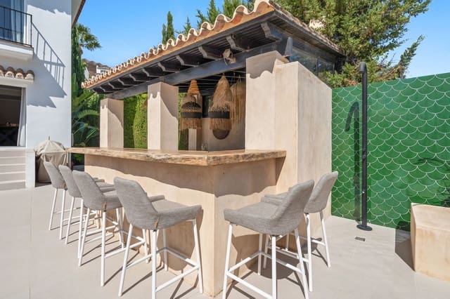 5 makuuhuone Huvila myytävänä paikassa Nueva Andalucia, Marbella mukana uima-altaan 
autotalli - 2 295 000 € (Ref: 9238778)