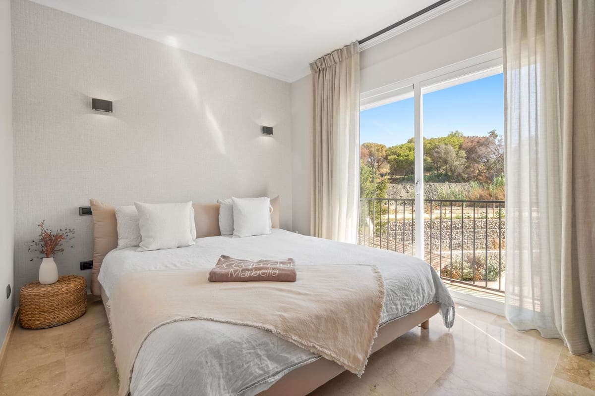 5 makuuhuone Huvila myytävänä paikassa Nueva Andalucia mukana uima-altaan 
autotalli - 2 295 000 € (Ref: 9238778)