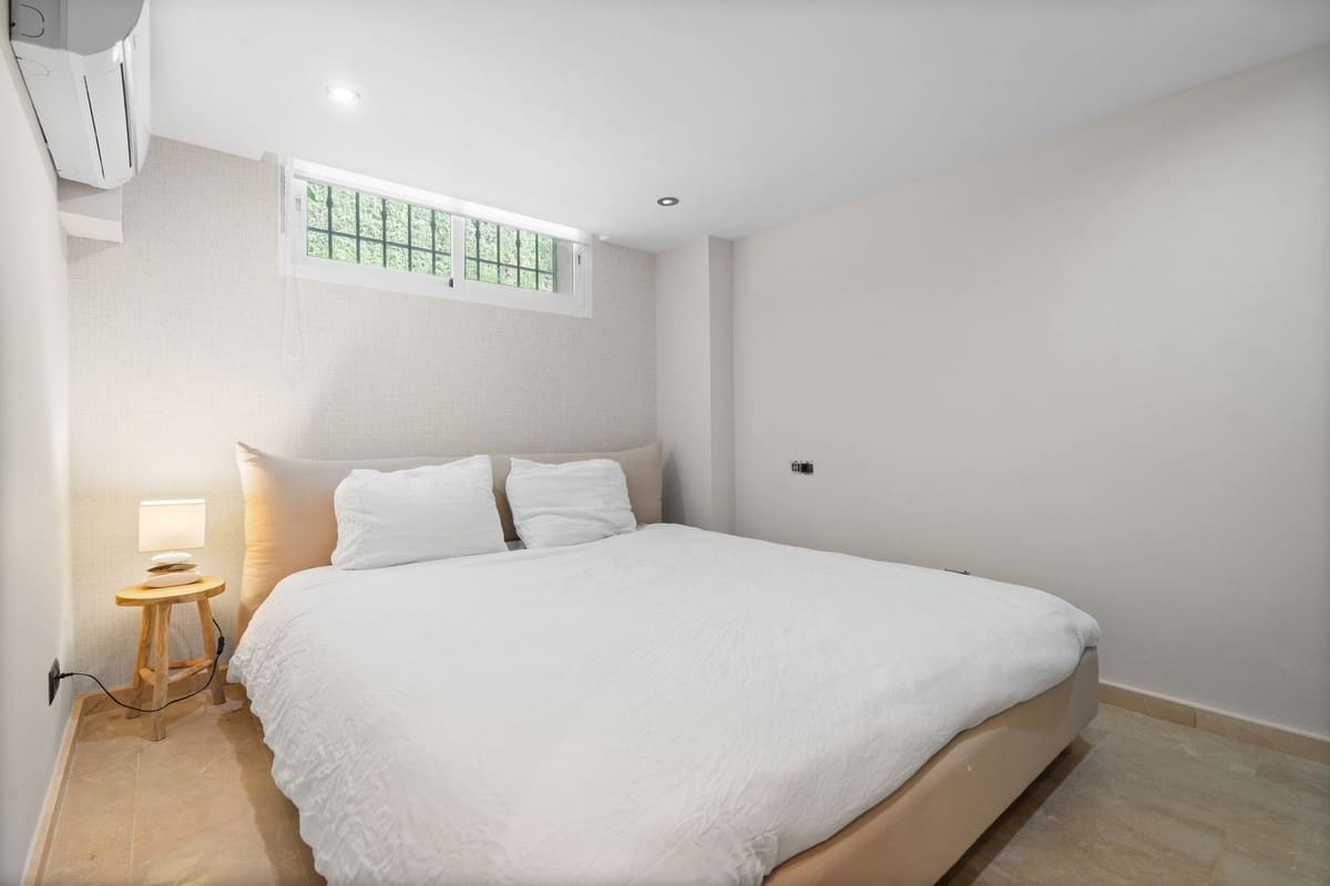 5 makuuhuone Huvila myytävänä paikassa Nueva Andalucia mukana uima-altaan 
autotalli - 2 295 000 € (Ref: 9238778)