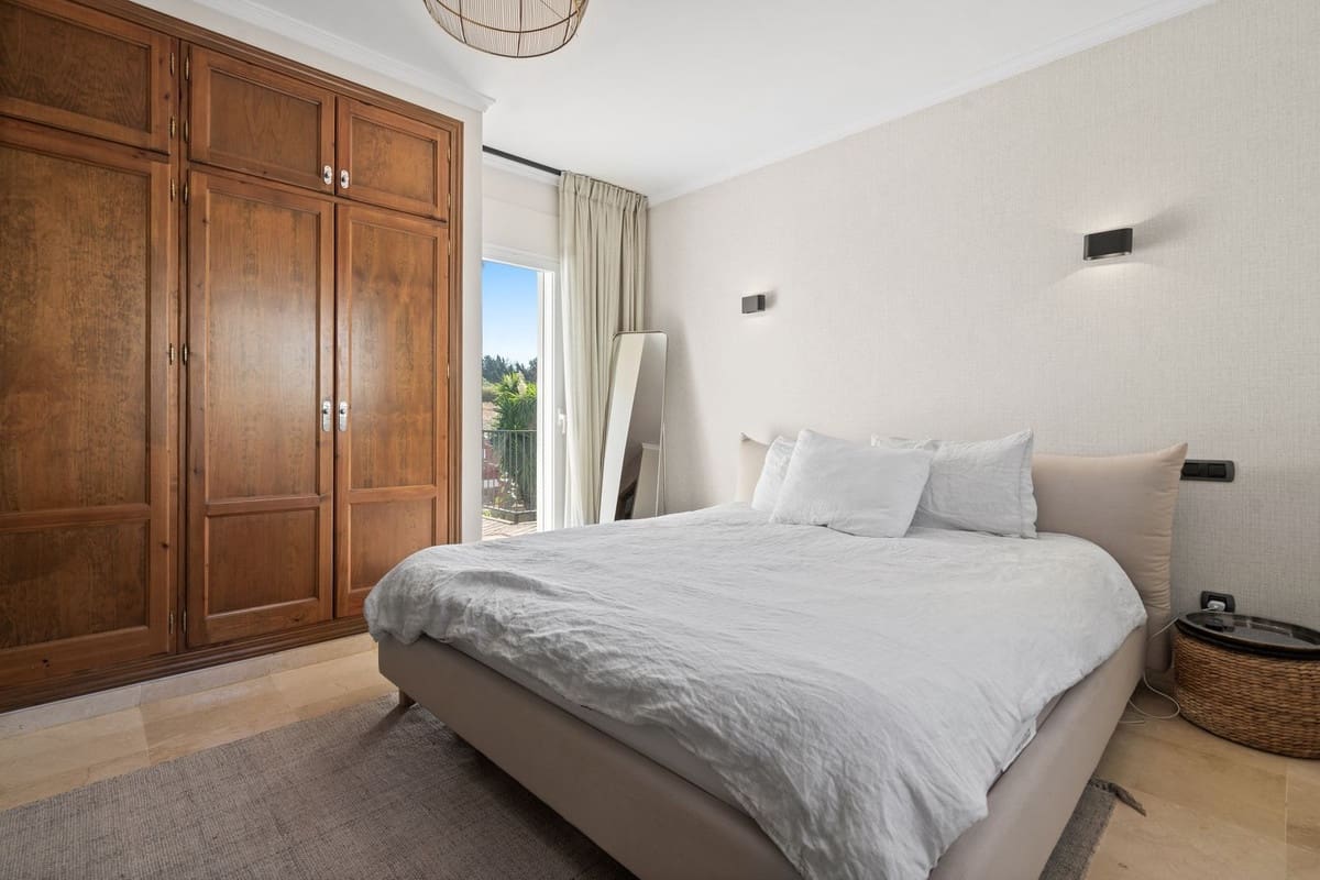 5 makuuhuone Huvila myytävänä paikassa Nueva Andalucia mukana uima-altaan 
autotalli - 2 295 000 € (Ref: 9238778)