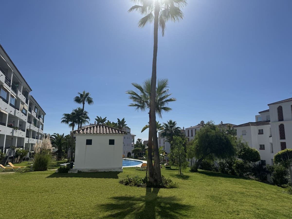 2 soveværelse Lejlighed til salg i Calahonda med swimmingpool garage - € 375.000 (Ref: 9238779)