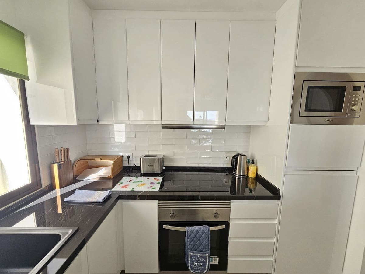 2 soveværelse Lejlighed til salg i Calahonda med swimmingpool garage - € 289.000 (Ref: 9241974)