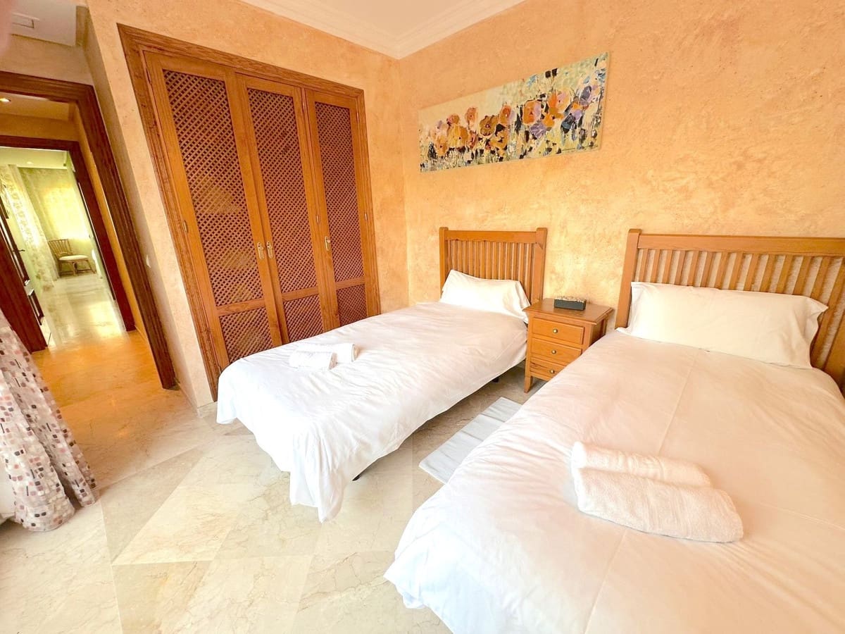 3 quarto Apartamento para venda em Estepona com piscina garagem - 670 000 € (Ref: 9247705)