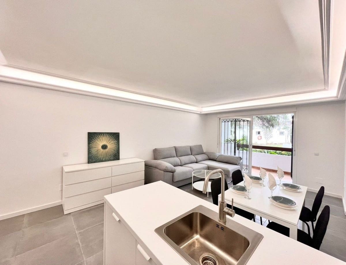 3 chambre Appartement à vendre à Estepona avec piscine - 410 000 € (Ref: 9247709)