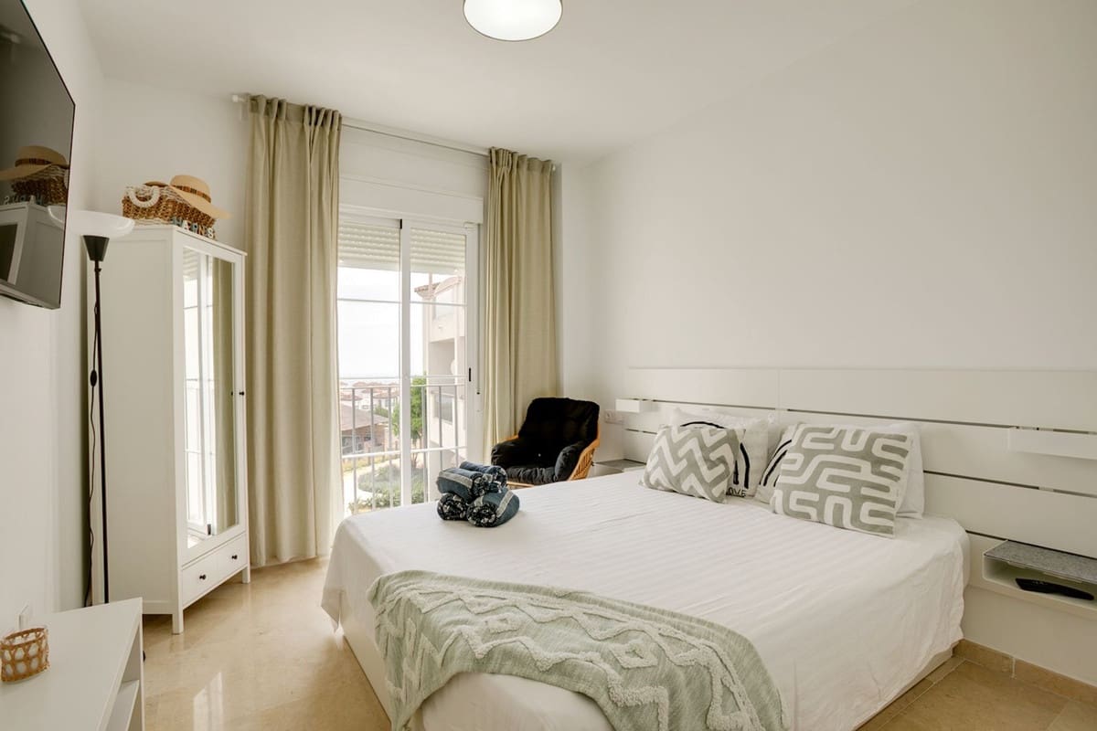 3 quarto Apartamento para venda em Manilva com piscina - 285 000 € (Ref: 9247820)