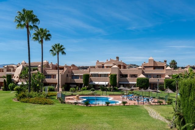 3 soverom Penthouse til salgs i El Paraiso, Estepona med svømmebasseng garasje - € 649 000 (Ref: 9251443)