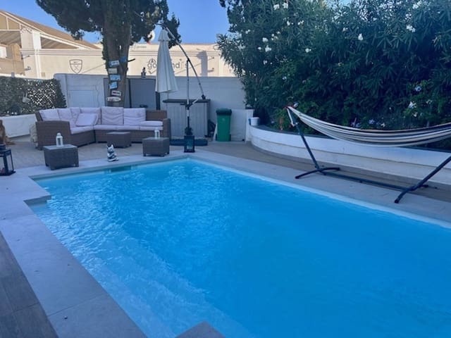 2 soverom Leilighet til salgs i El Paraiso, Estepona med svømmebasseng garasje - € 450 000 (Ref: 9251447)